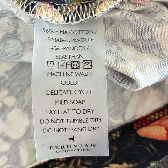 Floral Peruvian Connection v-neck with ruching - Picture 10 of 11